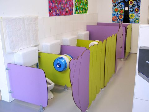 Ecole maternelle du Pallet (44) - Chenille et écrans de discrétion pour toilettes Ecole maternelle du Pallet (44) - Chenille et écrans de discrétion pour toilettes